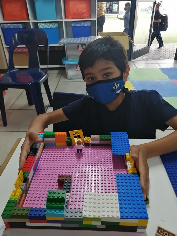 Curro Secunda - Geniuses at work 💡🧮 Having fun in the... | Facebook