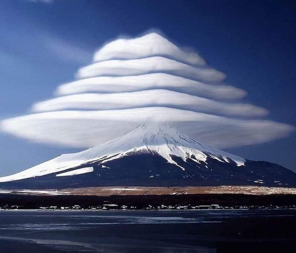 富士山 レンズ雲 風景写真 富士山に笠雲やレンズ雲 注目の空の写真