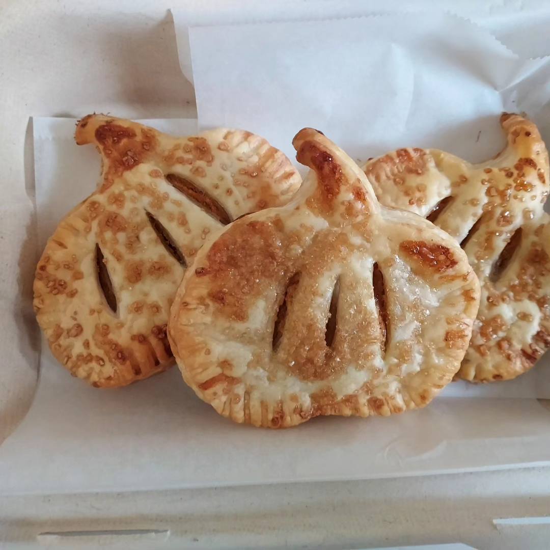 Hello my friends! I will have 2 boxes... - Deep Roots Bake Co | Facebook