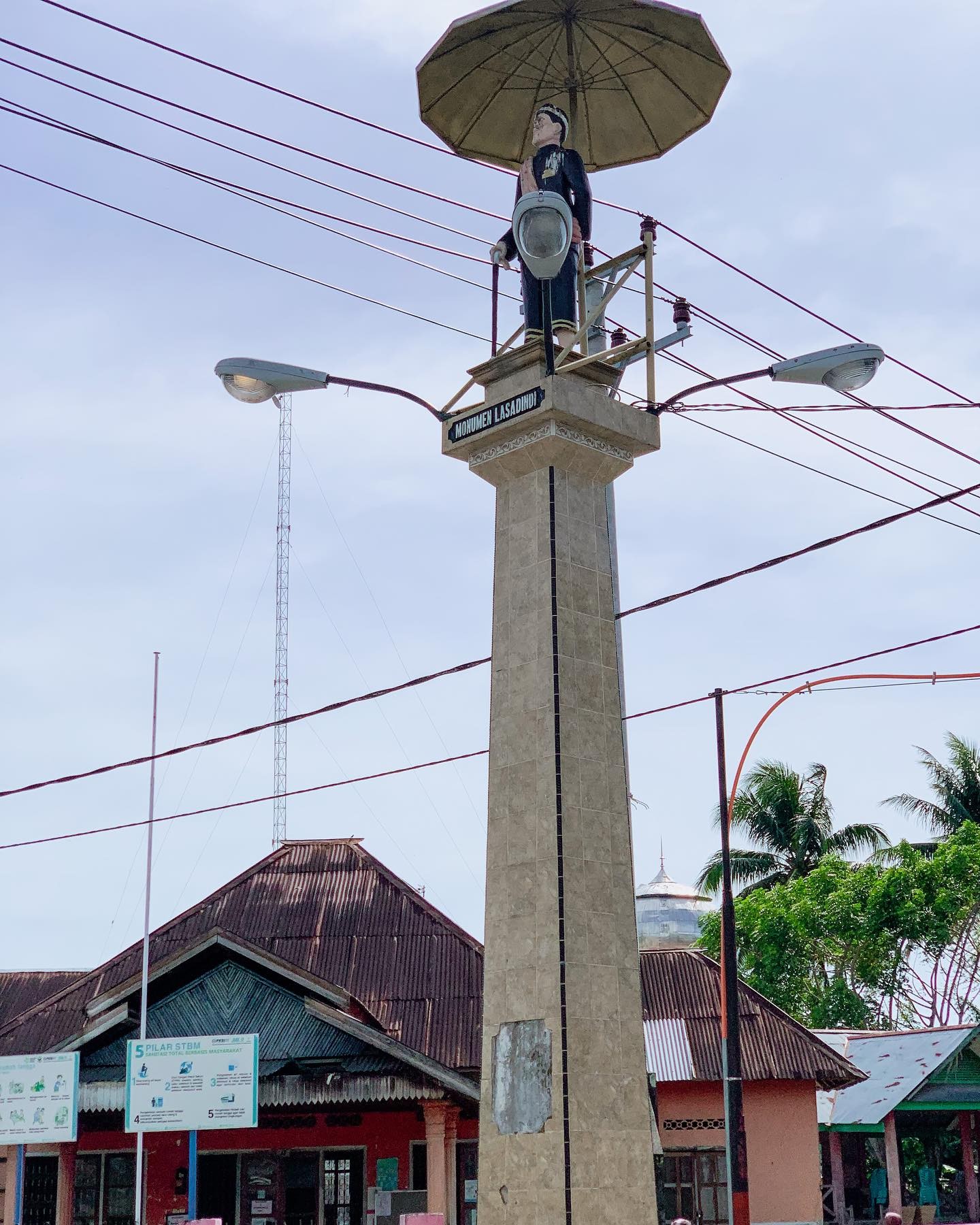Soalpalu - Monumen Pue Lasadindi atau yang lebih dikenal...
