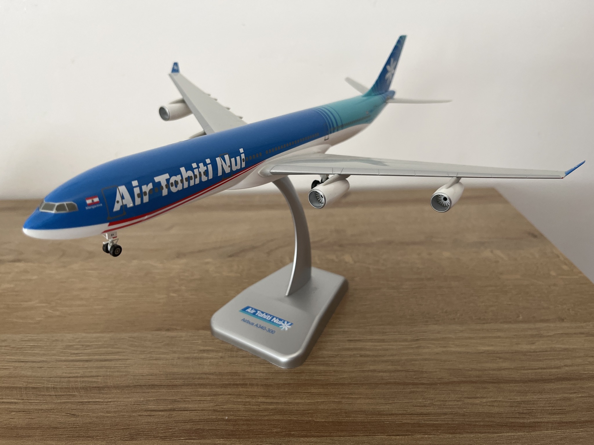 Air Tahiti Nui A340 model in 1/200 scale