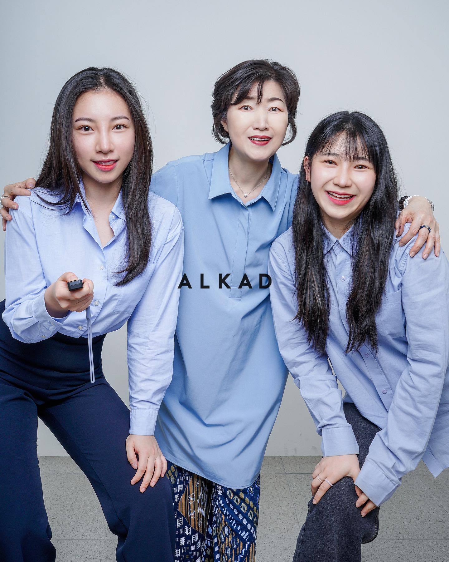 Alkad Studio - #어버이날 선물, 셀프사진 어때요?! 👩‍👧‍👧 #추억까지선물해요... | Facebook