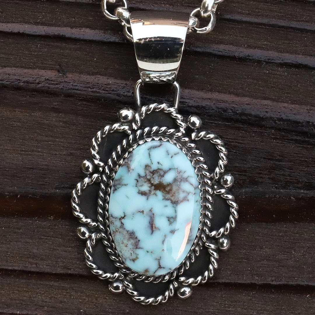 Pendant by Arnold Goodluck ○アーティスト名 Arnold Goodluck