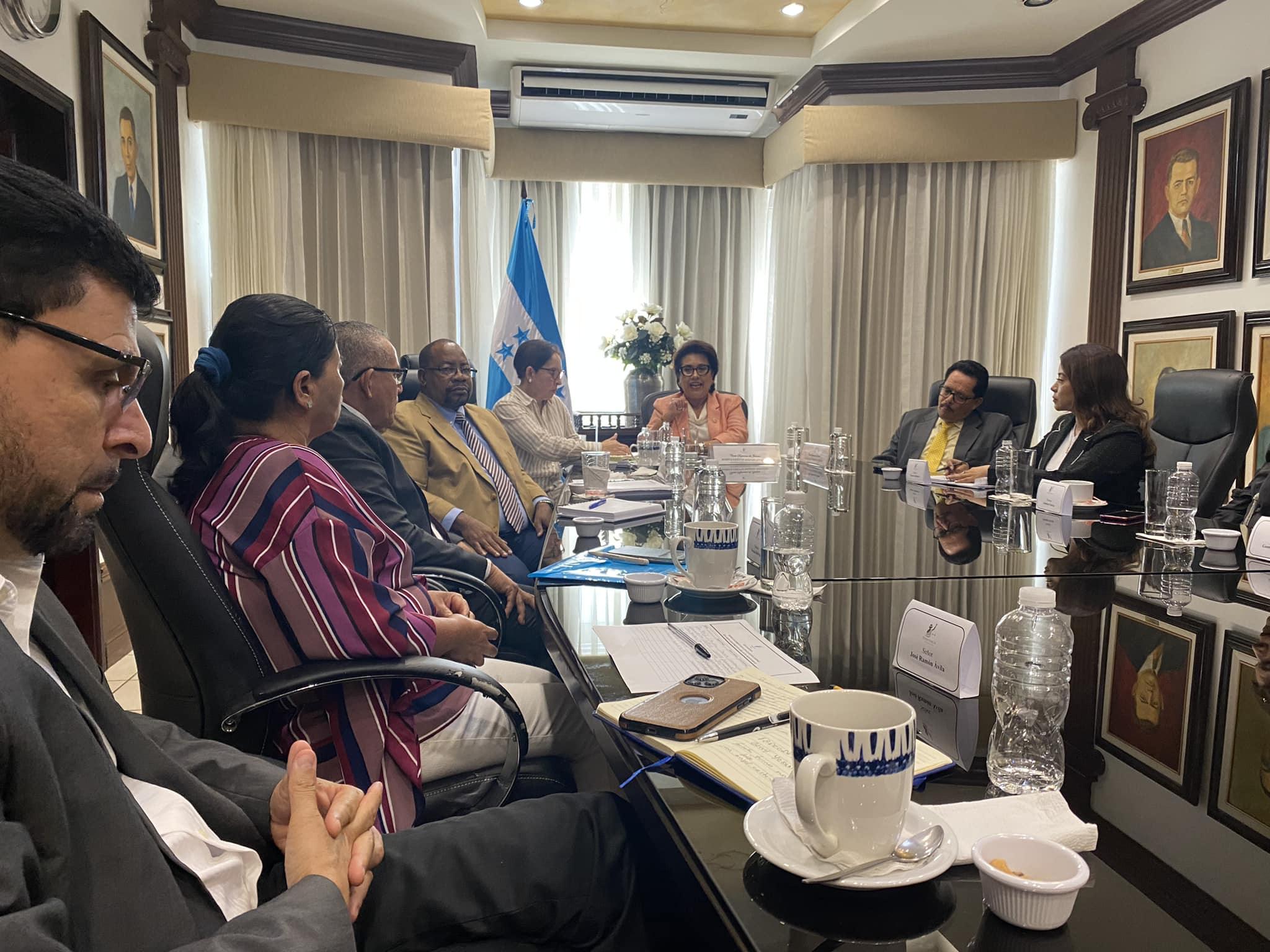 ACTJ Honduras - Este día nos reunimos con la presidenta de...