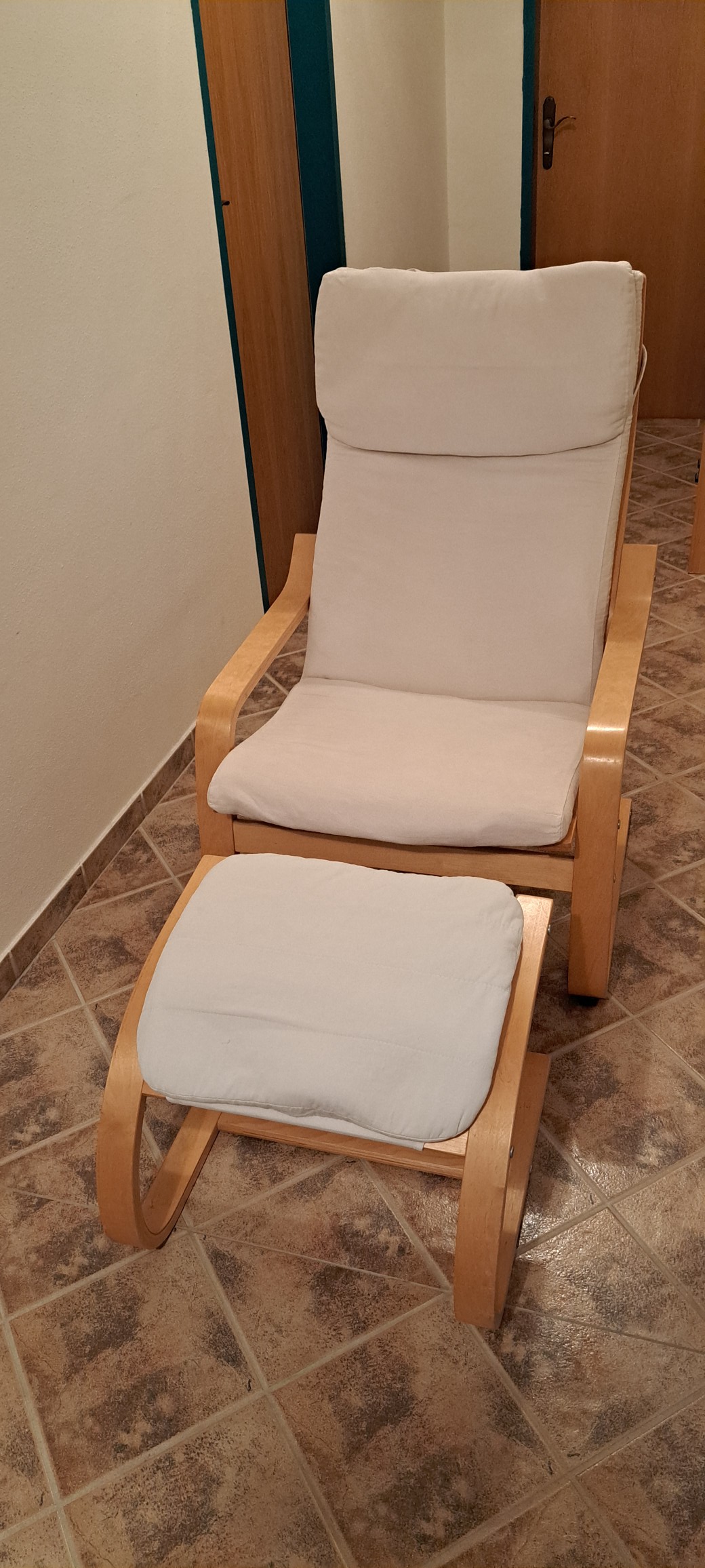 VERKAUFT Ikea-Relaxsessel mit Hocker Bezüge frisch gewaschen € 20,00 Selbstabholung in Saalfelden