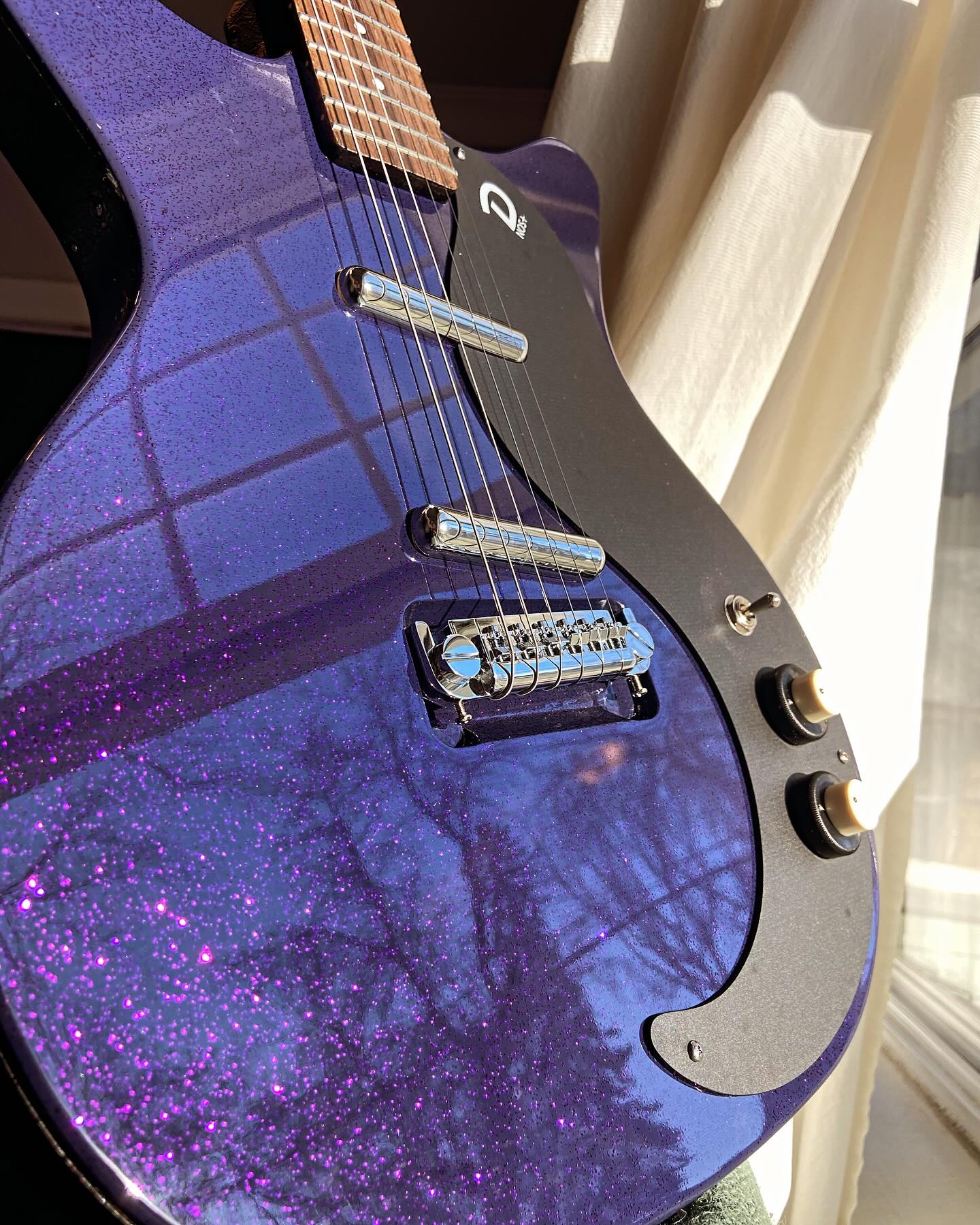 Danelectro Hodad blue sparkle guitar review