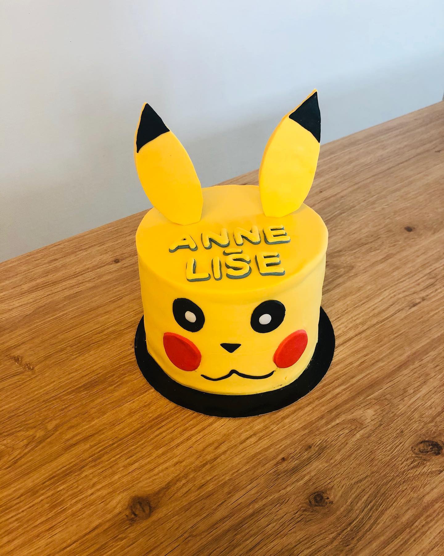 Gateau A Theme Pikachu Garniture Feerique Wedding Facebook