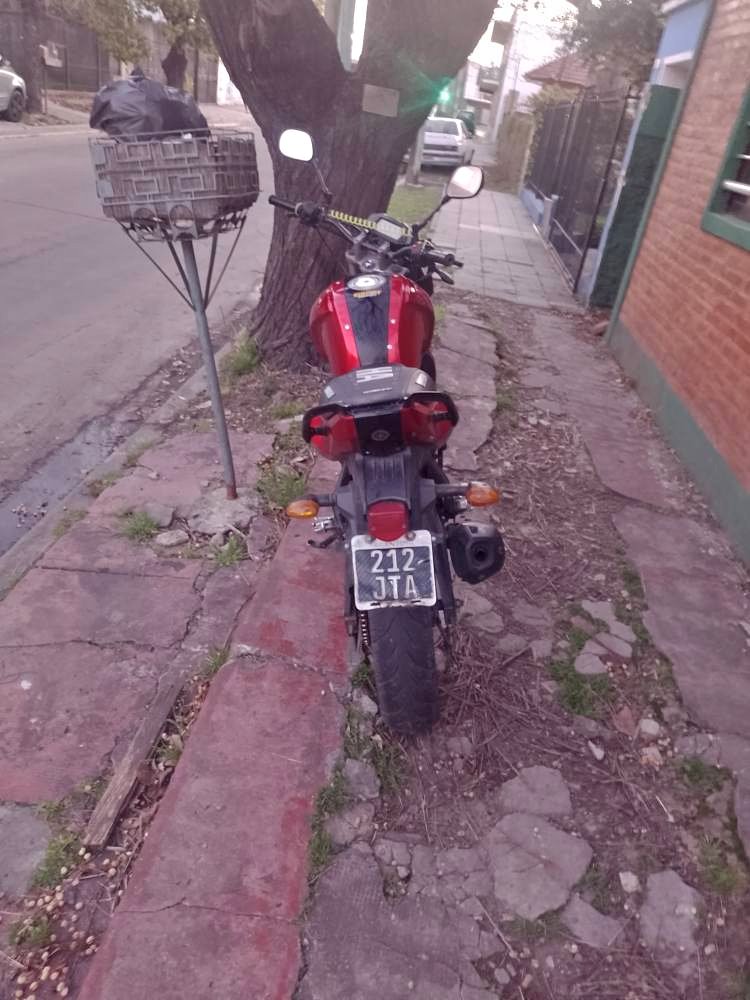 Vendo o permuto. Moto Yamaha FZ 153