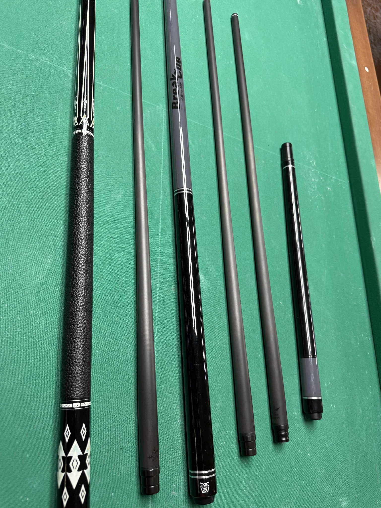 HORNET CUE Brand NEW PLAYING CUE -P17,000 JUMP CUE -P10,000 BREAK
