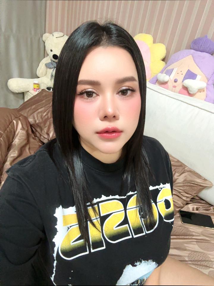 Katae - แต่งหน้ารอหลานมารับไปดูคอนเสิร์ต หน้าแน่นไปมั้ยถามจริง แล้วใส่ ...