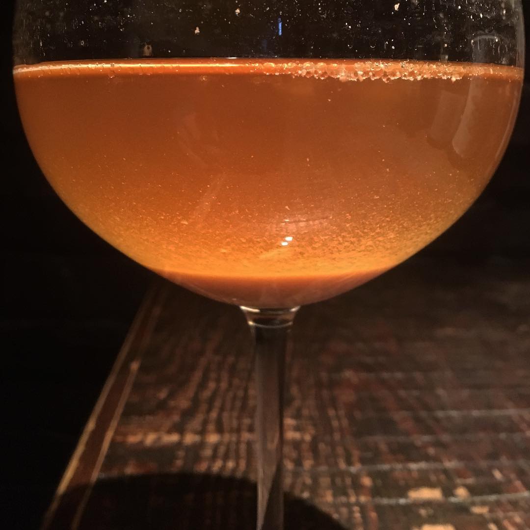 Bar cacoi - カクテルの手法の一つ、ファットウォッシング、ミルクウォッシング、といった清澄作業があります 蒸留酒にオイルやミルクを ...