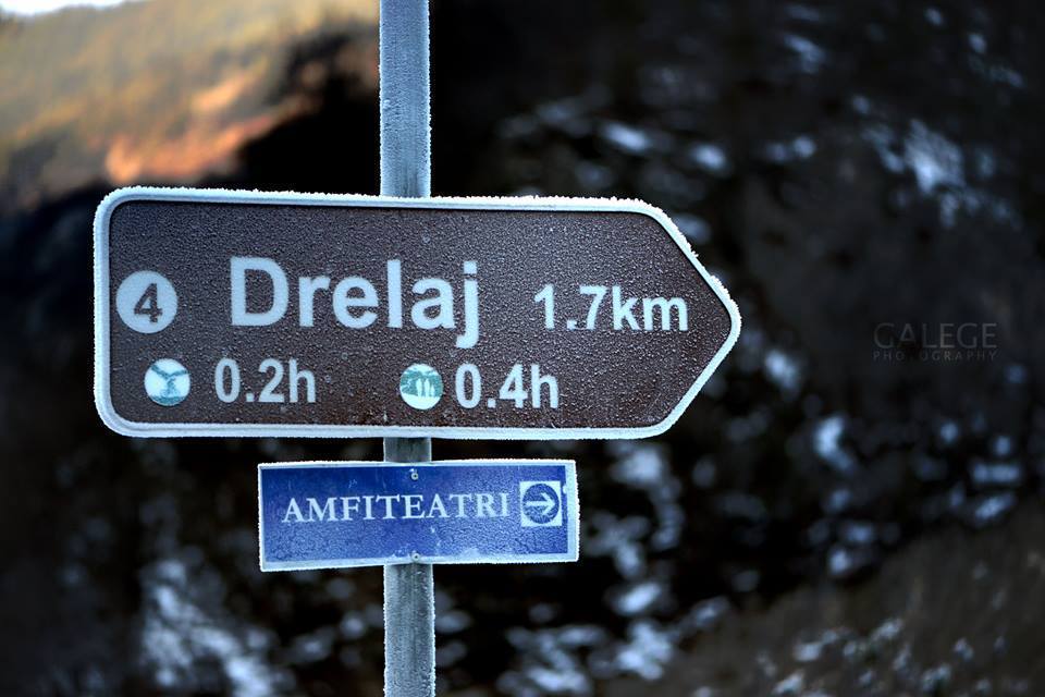 Amfiteatri i Rugoves dhe Muzeu | Pejë
