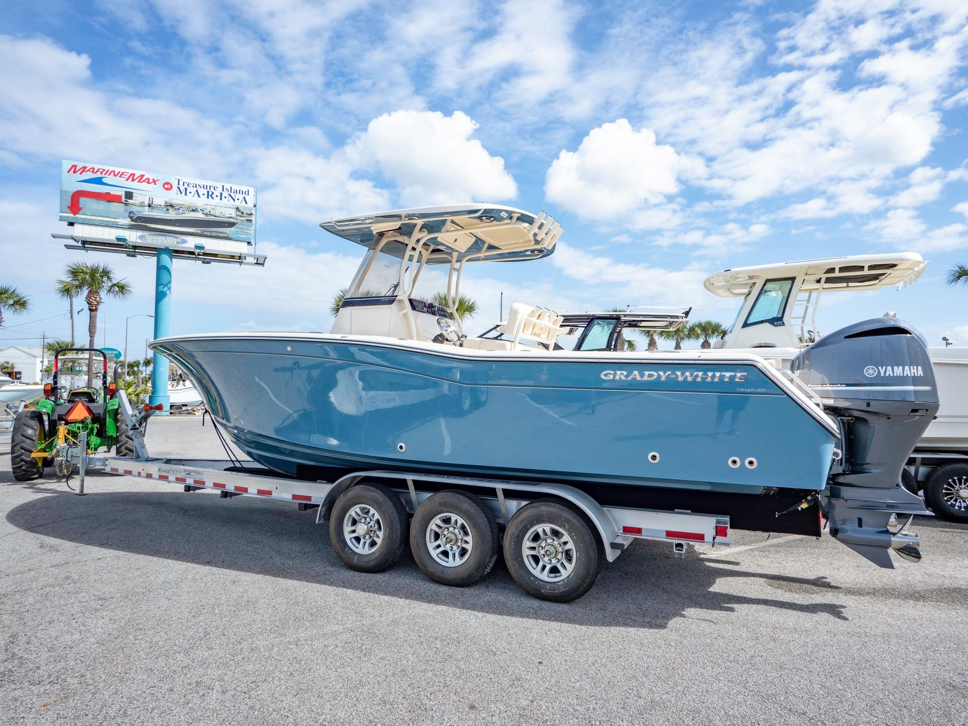 We are loving the seaport blue hull color on this Canyon 271
