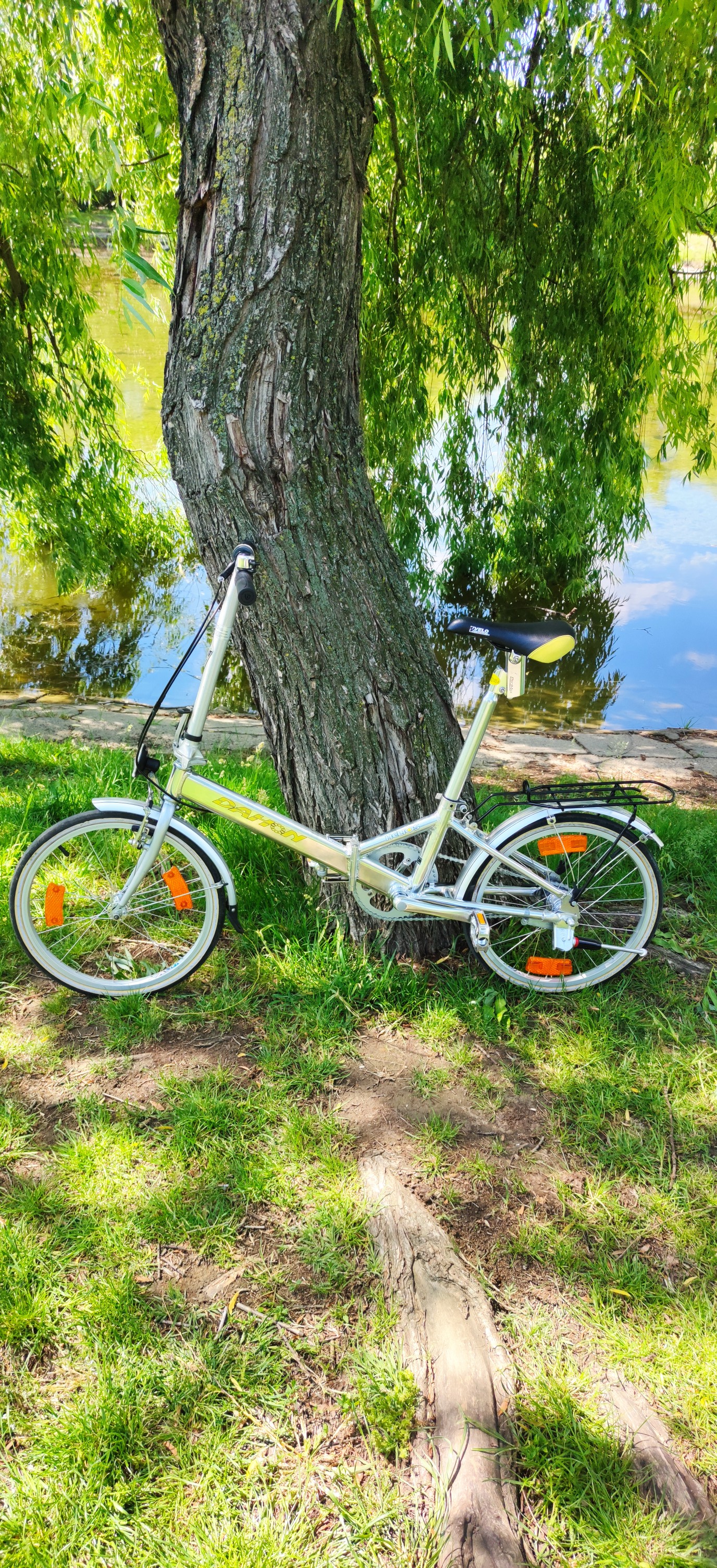 A NOS bike Dahon Helios years 2000. Kept in perfect condition It 