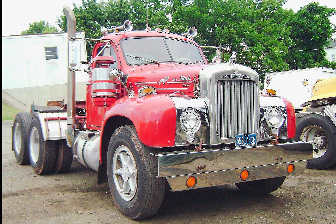 1965 Mack B-61 Tractor