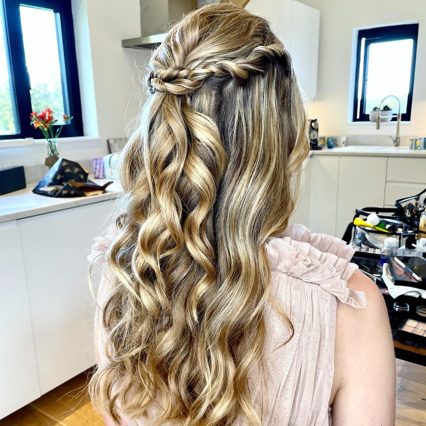 Poised - LOOK AT THOSE CURLS 😍 This curly half up half down was such a ...