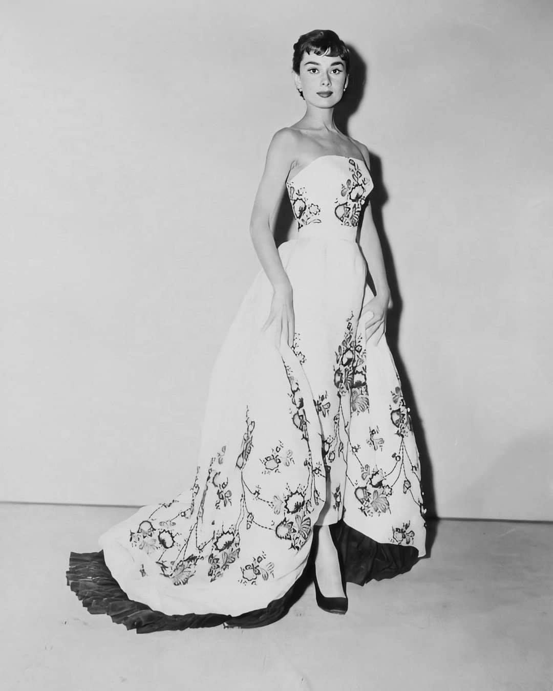 audrey hepburn sabrina dress Silk Organdy with Embroidered  Hoprom Audrey Hepburn in 'sabrina' C.