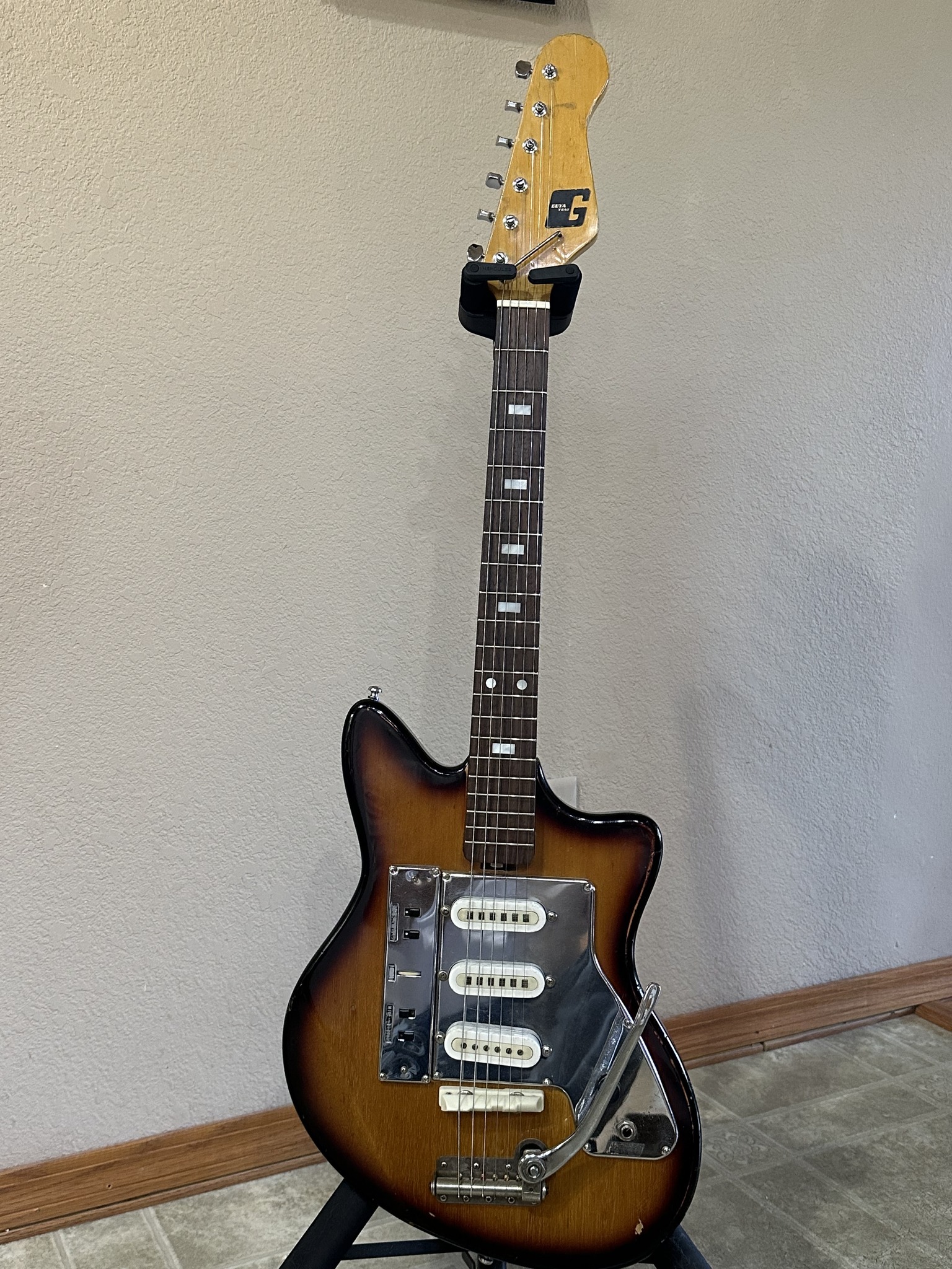Guyatone LG-140 ブラックヘッド　1965年頃製造 Refurbished Bradford Guyatone LG140T guitar