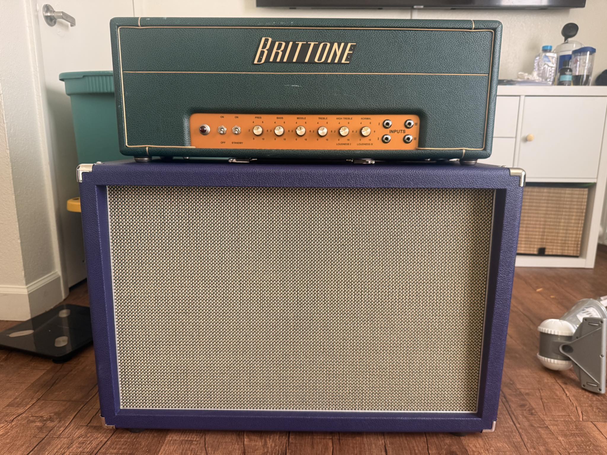 Here we have a G12-65 loaded Fatbaby 1x12 with a Ceriatone JM