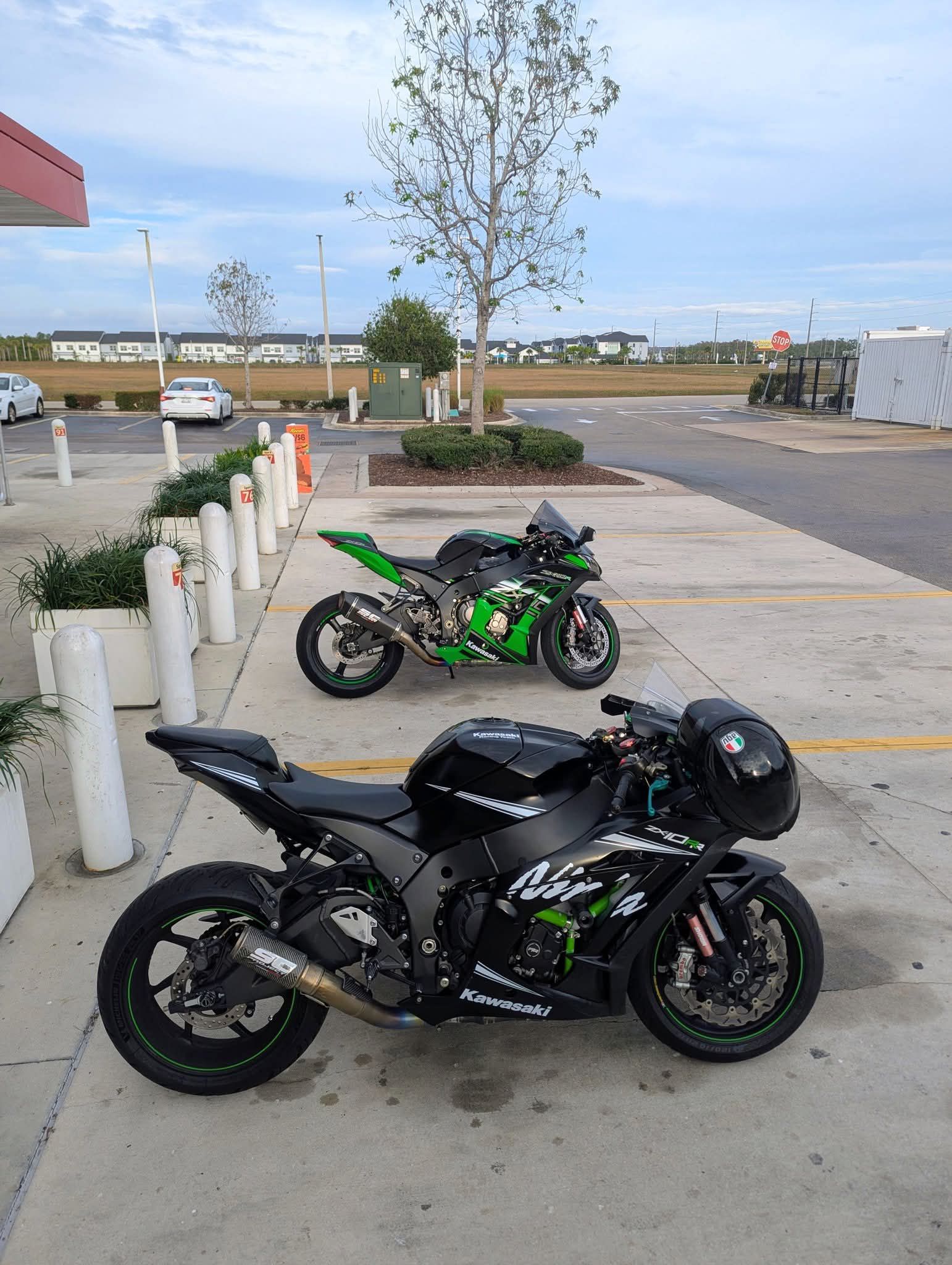 Kawasaki Ninja ZX-10R vs ZX-10RR racing experience