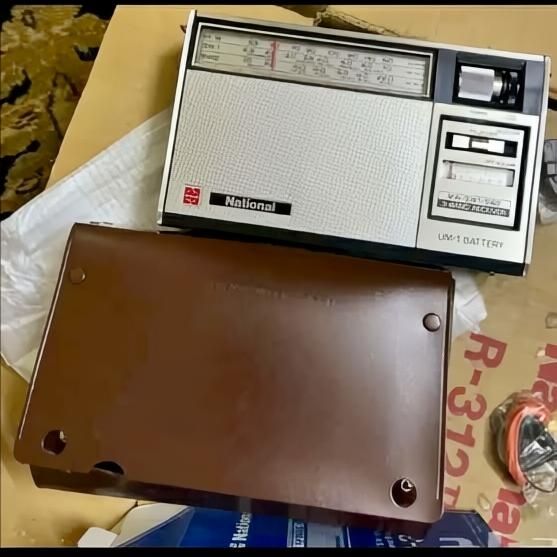 National Panasonic R-312ii vintage 3-band portable radio