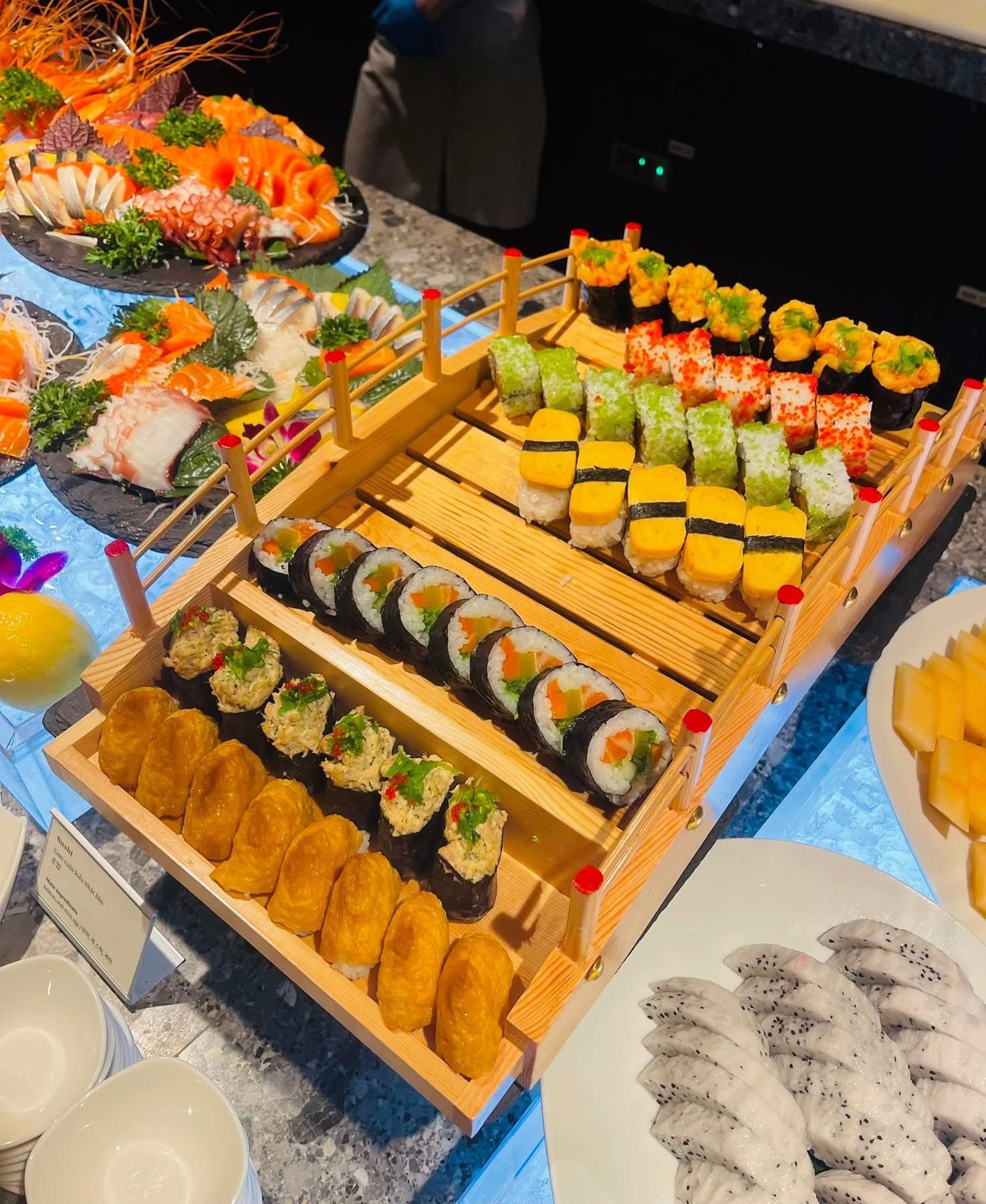 HỘI REVIEW BUFFET | Các bác ơi nhìn đồ mọi người có đoán đc đây là ...