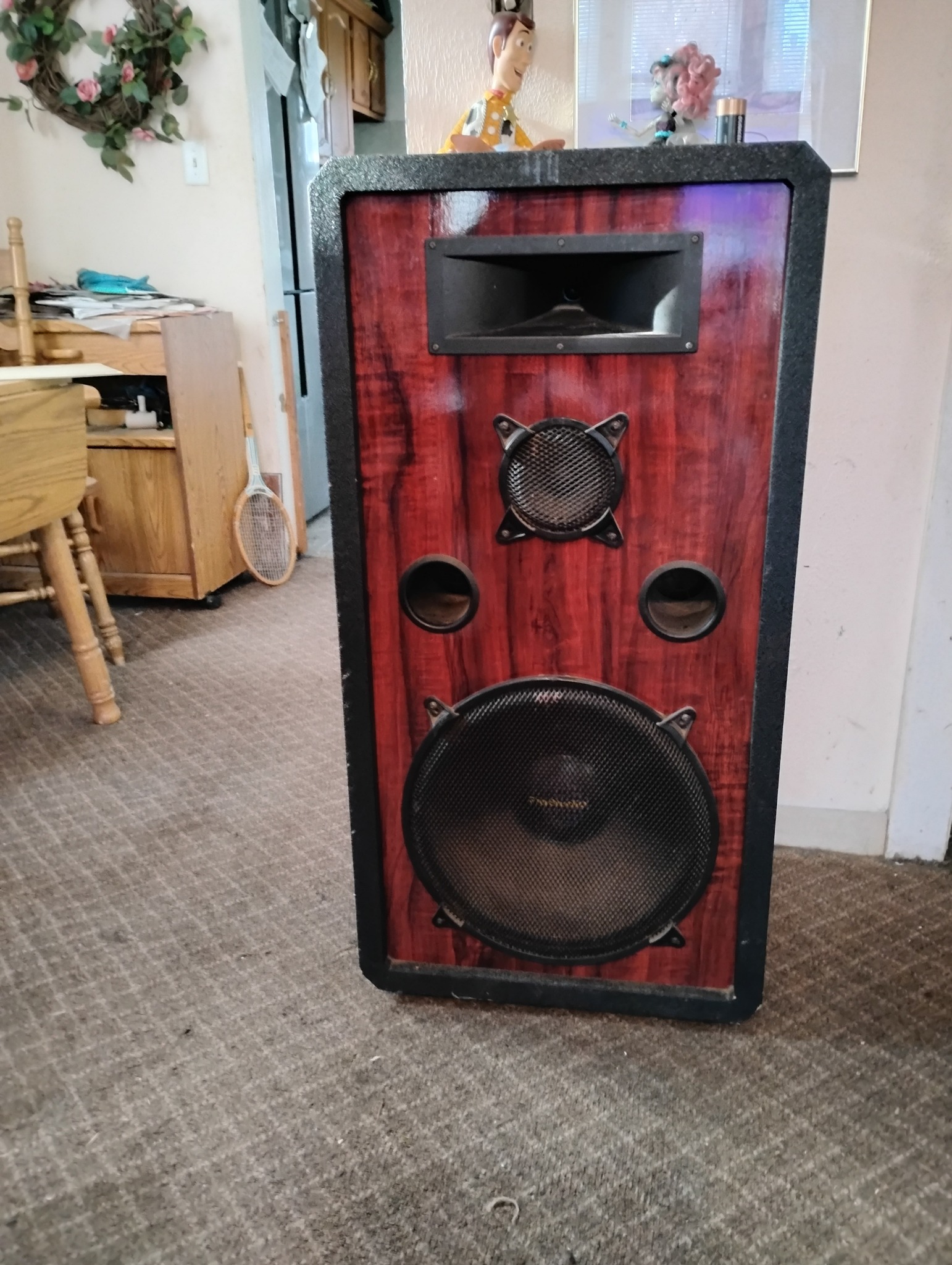 What brand are these vintage speakers?
