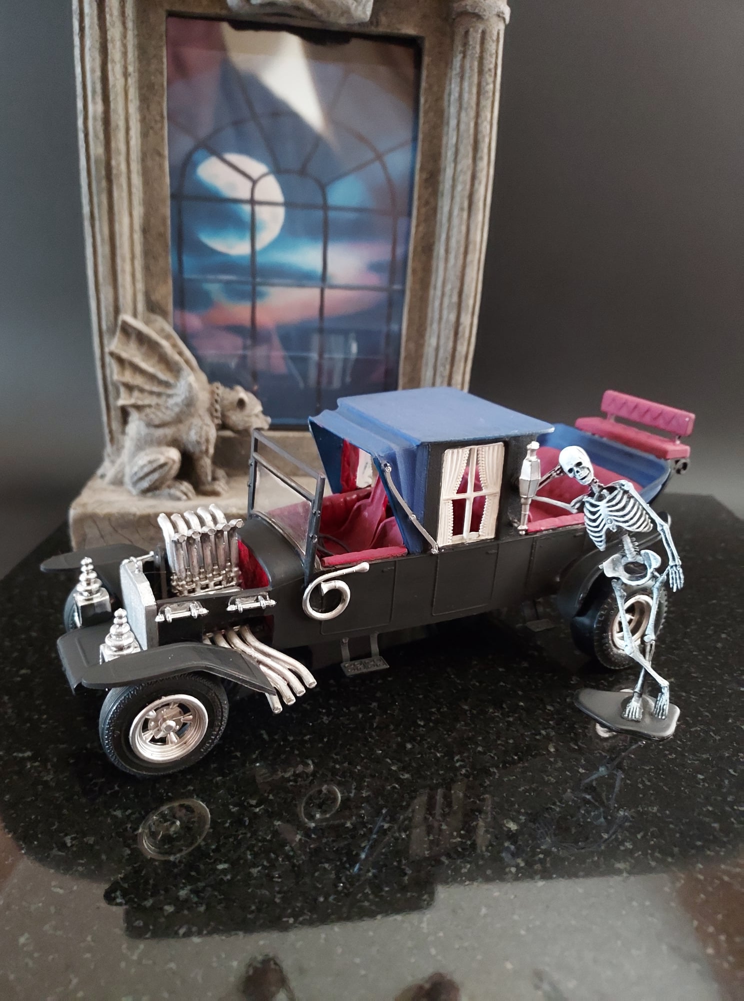 What is The Munster Koach model car kit in a tin box by Round 2 & AMT?