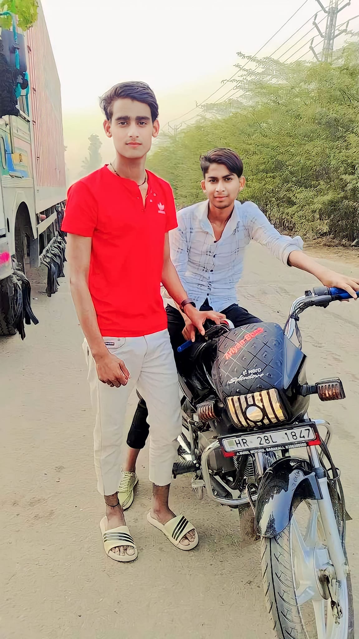 ajim-khan-sitting-baaz