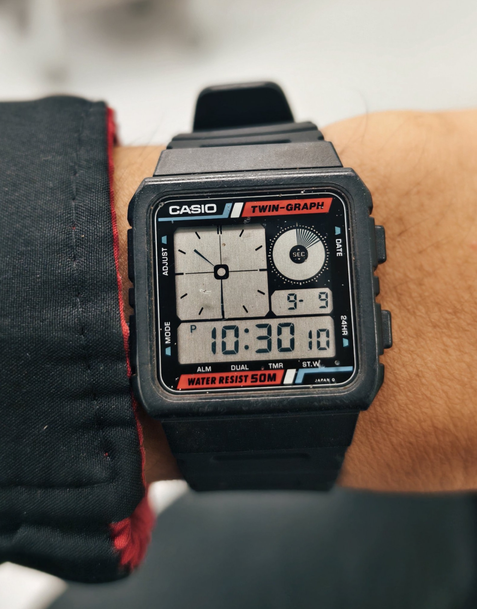 Casio Quattro Graph 🟠. 90's CASIO TIME LA 越MON PM ل DUAL おの ON