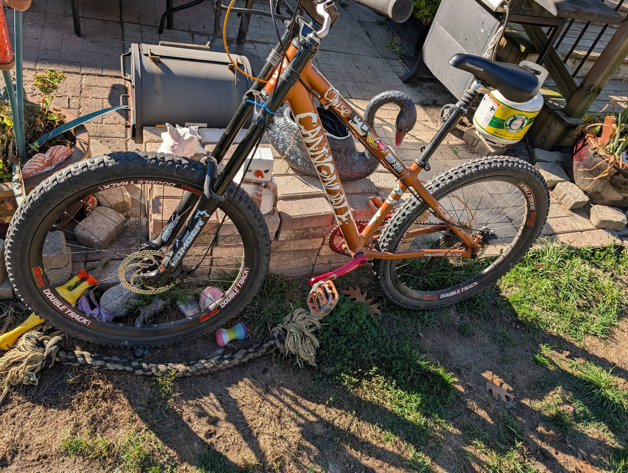 Customized Cannondale Chase1 mountain bike with modifications