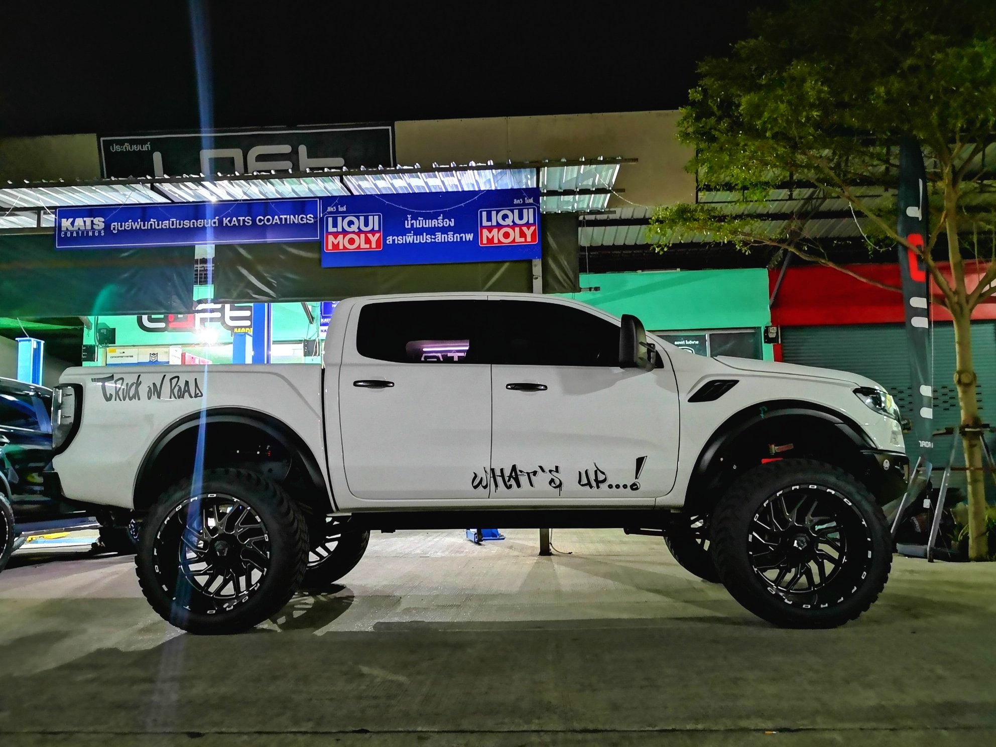 ยามเย็น ยามค่ำ ทักทาย เพื่อน LOFT ... - LOFT Modify รังสิต