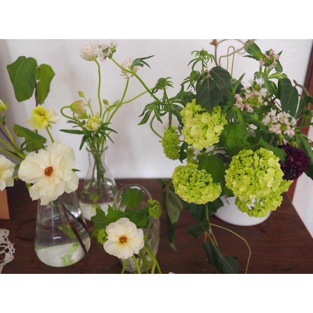 花屋ぼたん おうち花のそのあと だんだん終わっていくお花は とっていって 短く切って 小さい花瓶に Facebook