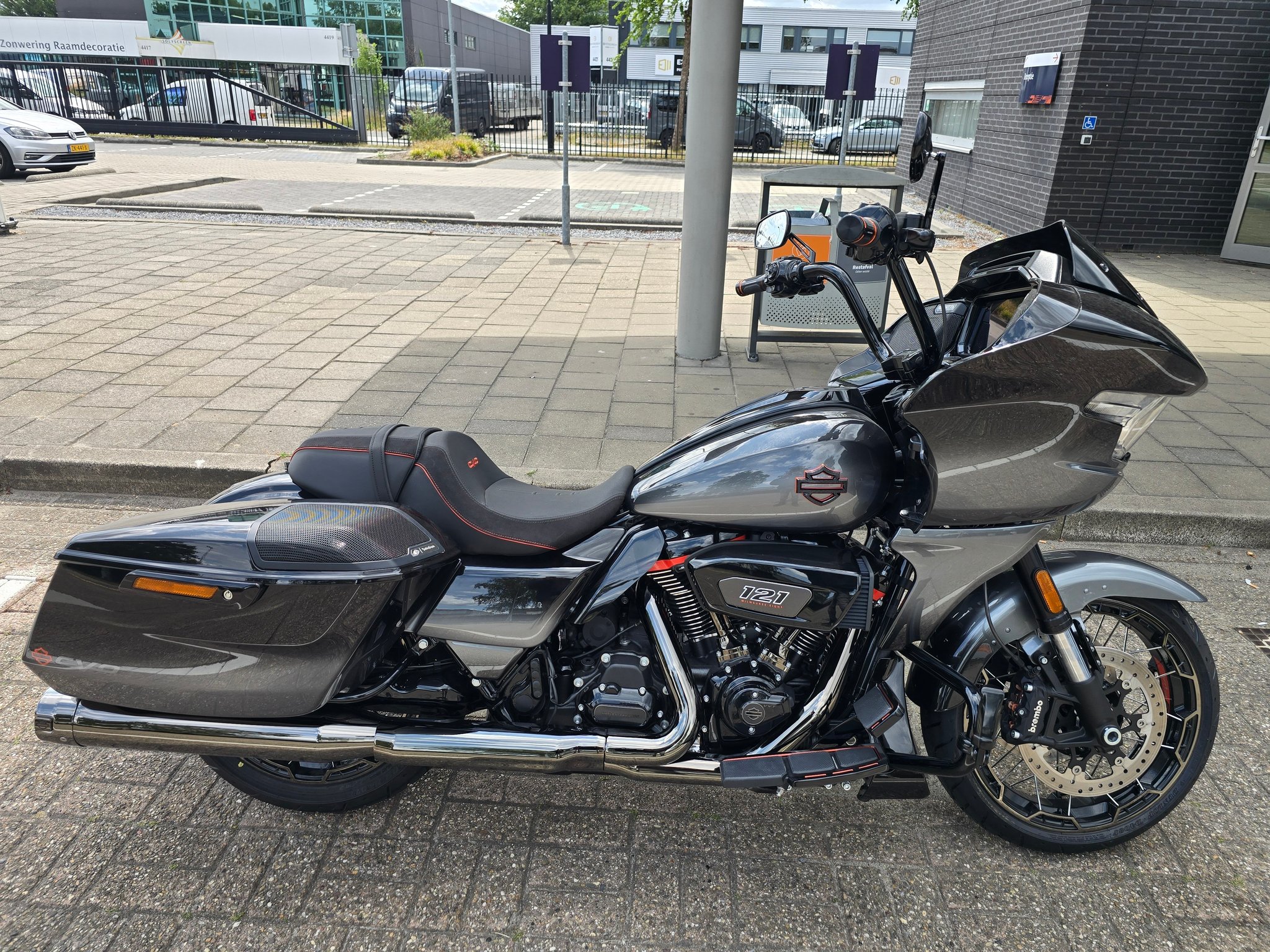 121 CVO Performance and mods | Hi, does anyone know if the mufflers on ...