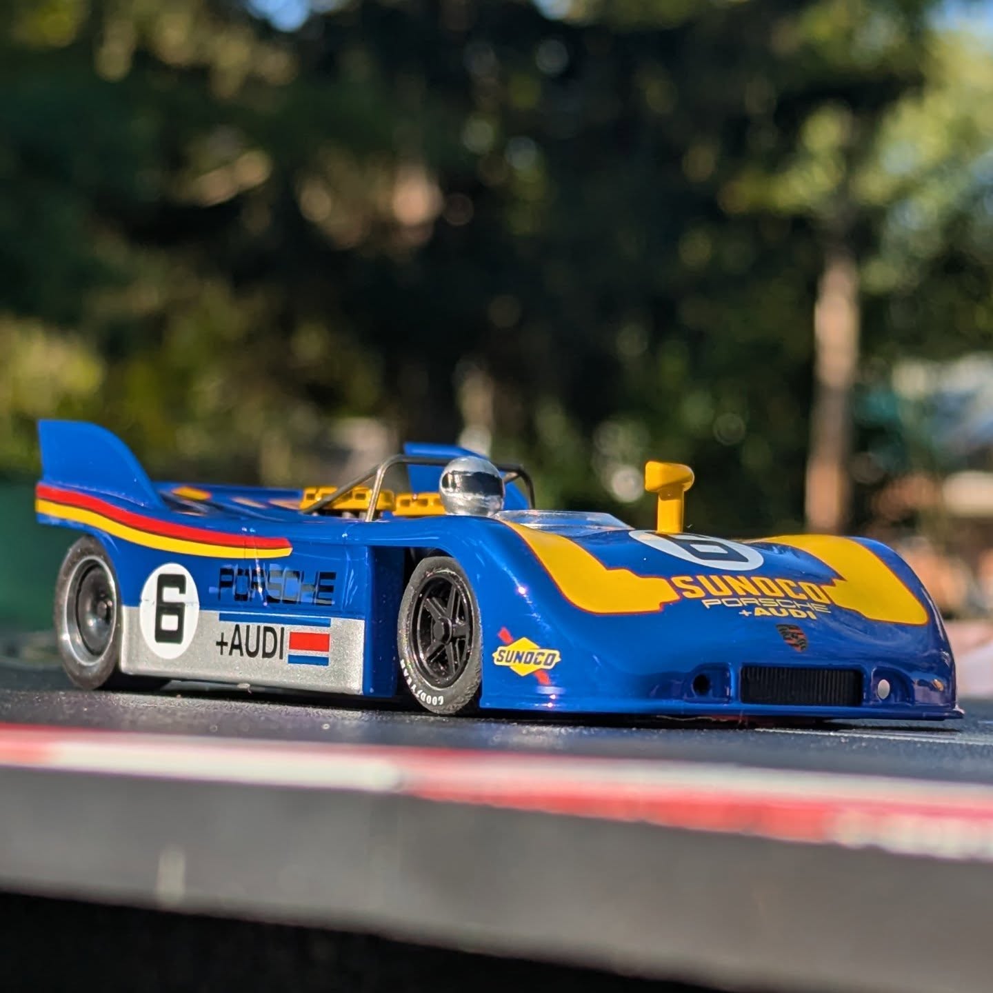 Mark Donohue in his #6 Sunoco Porsche 917/30 alongside with George