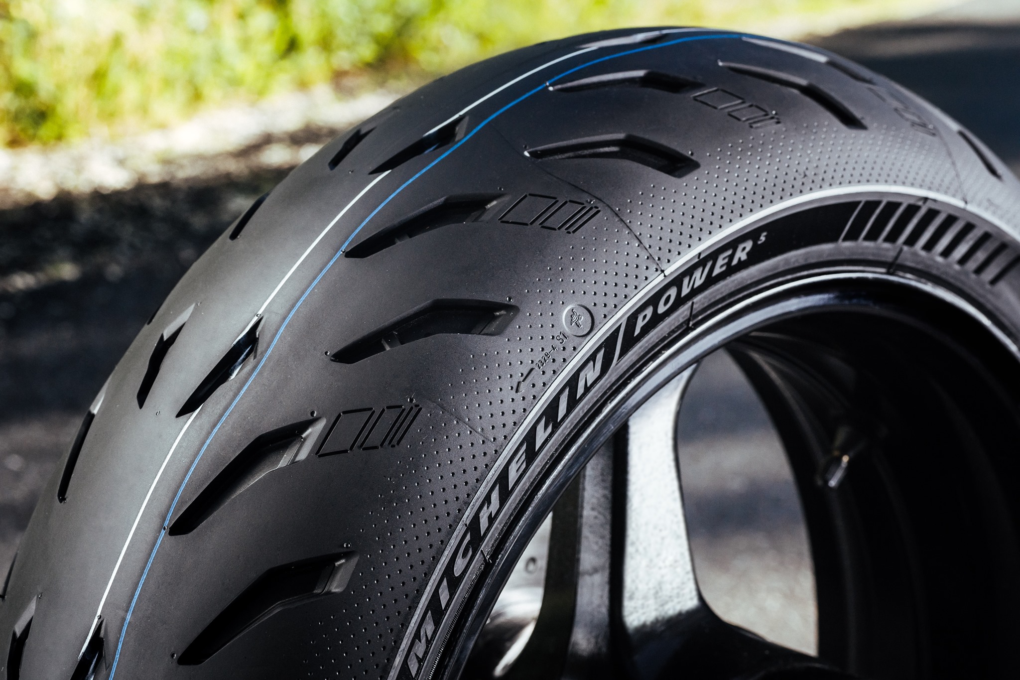 Michelin - The MICHELIN Power 5 is the best choice to ride on dry 
