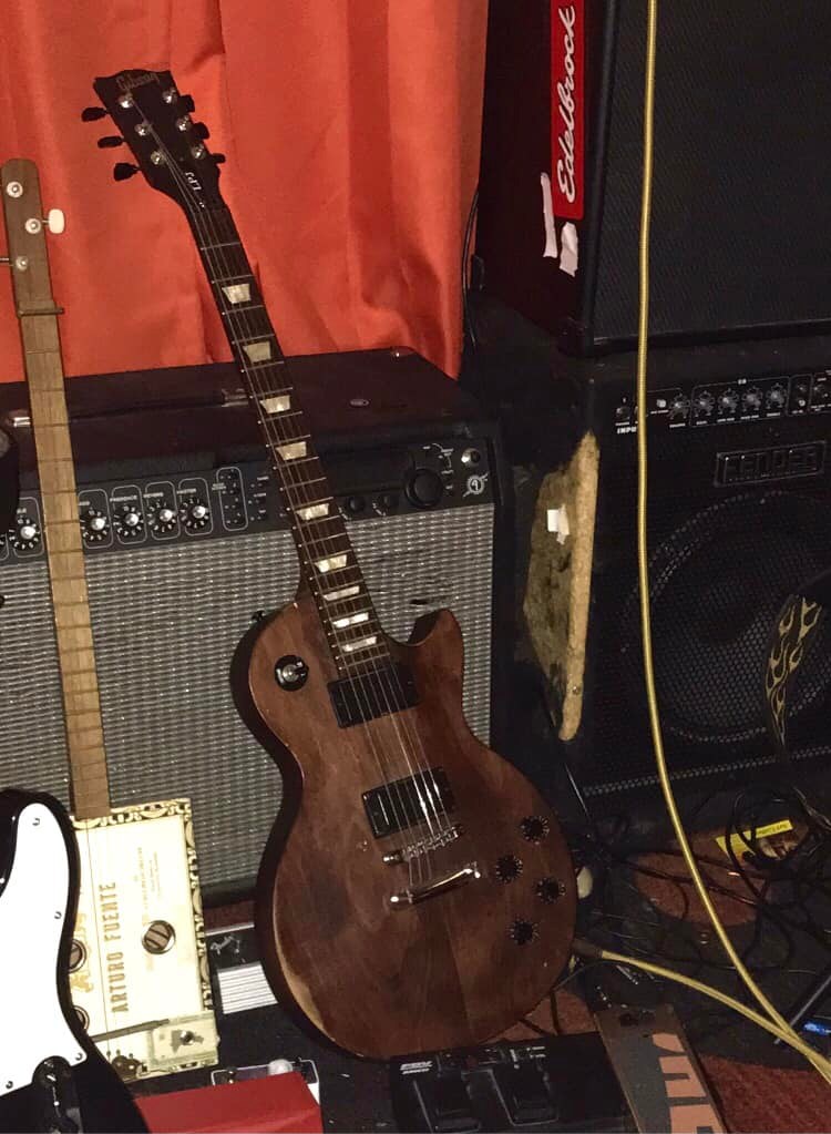 2013 Gibson LPJ guitar
