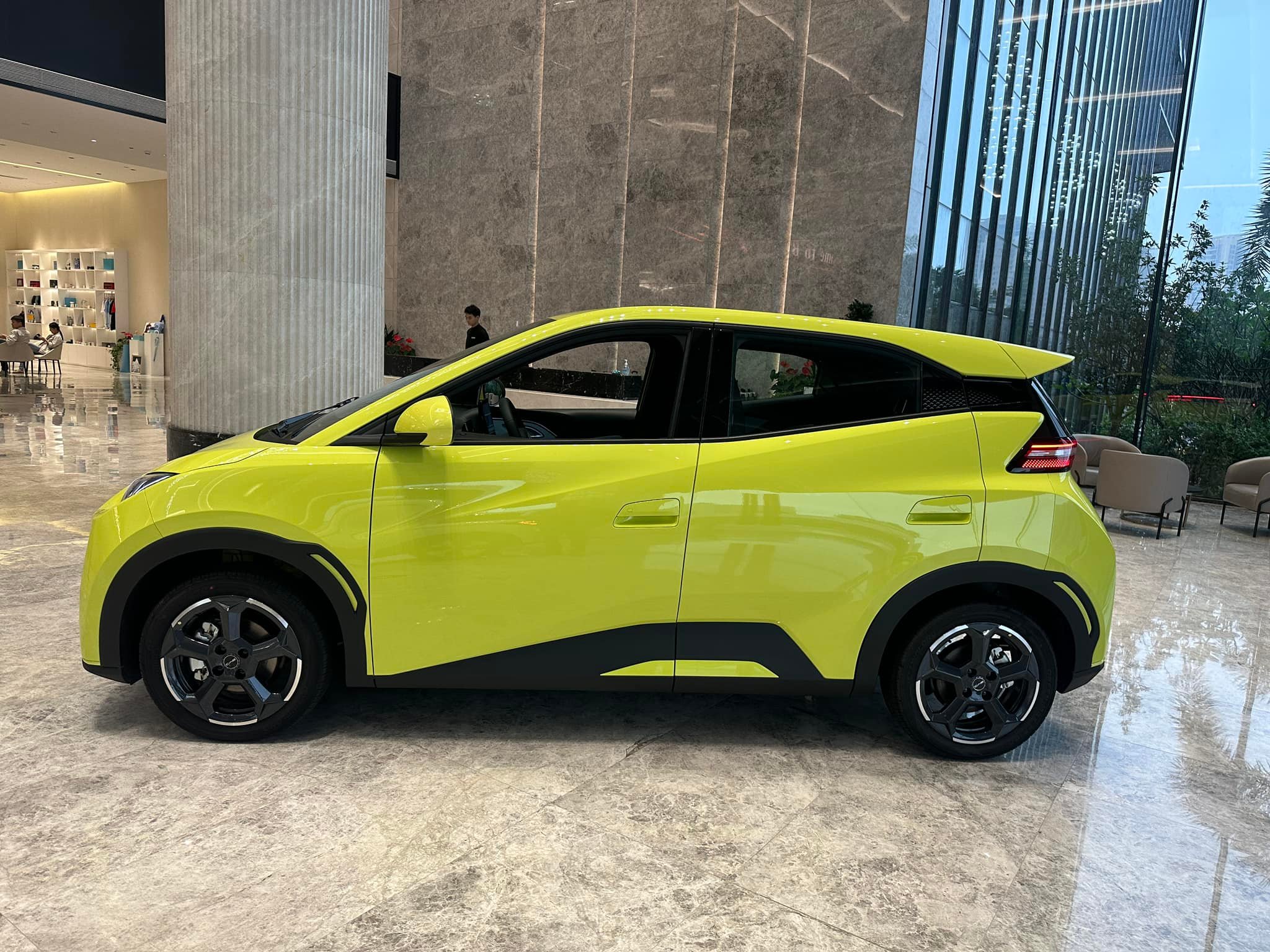 BYD Yangwang U8 รถออฟโรดหรูขนาดยักษ์... - Autolifethailand | Facebook
