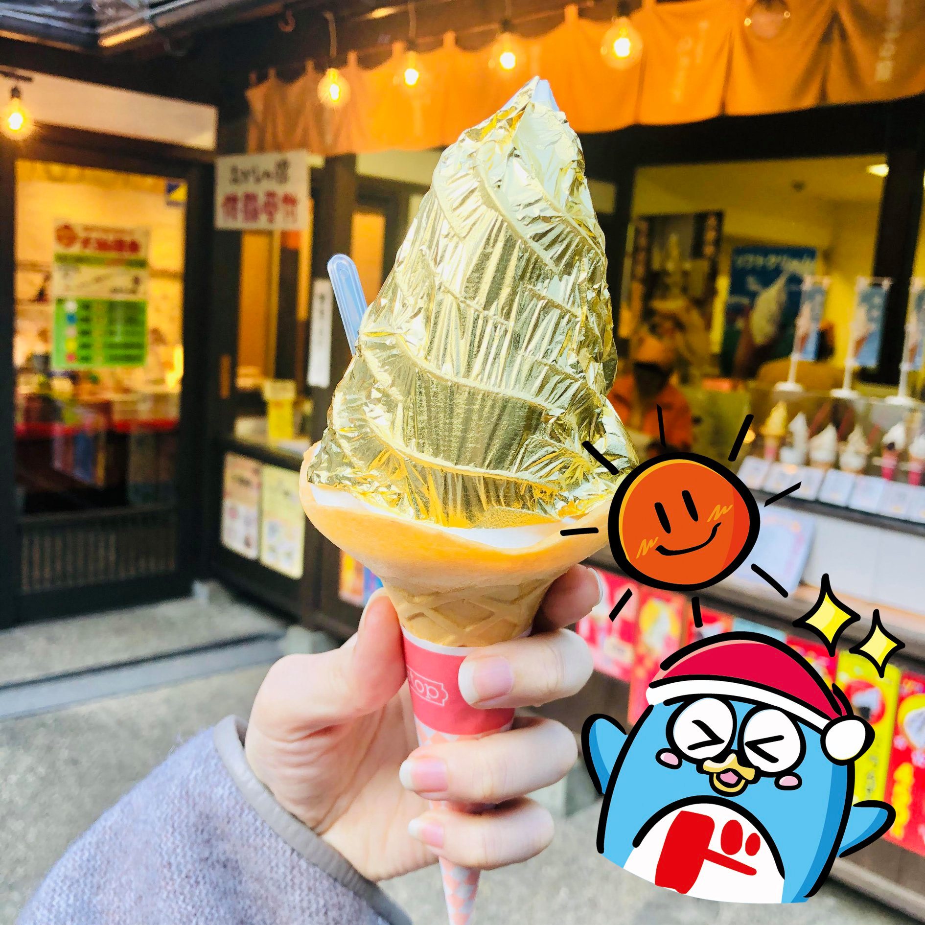 驚安殿堂・唐吉訶德 - 快被金澤的金箔產品閃⭐️到⭐️瞎⭐️ 金箔冰淇淋🍦實在是太奢侈！！味道也很好吃喔！！... | Facebook