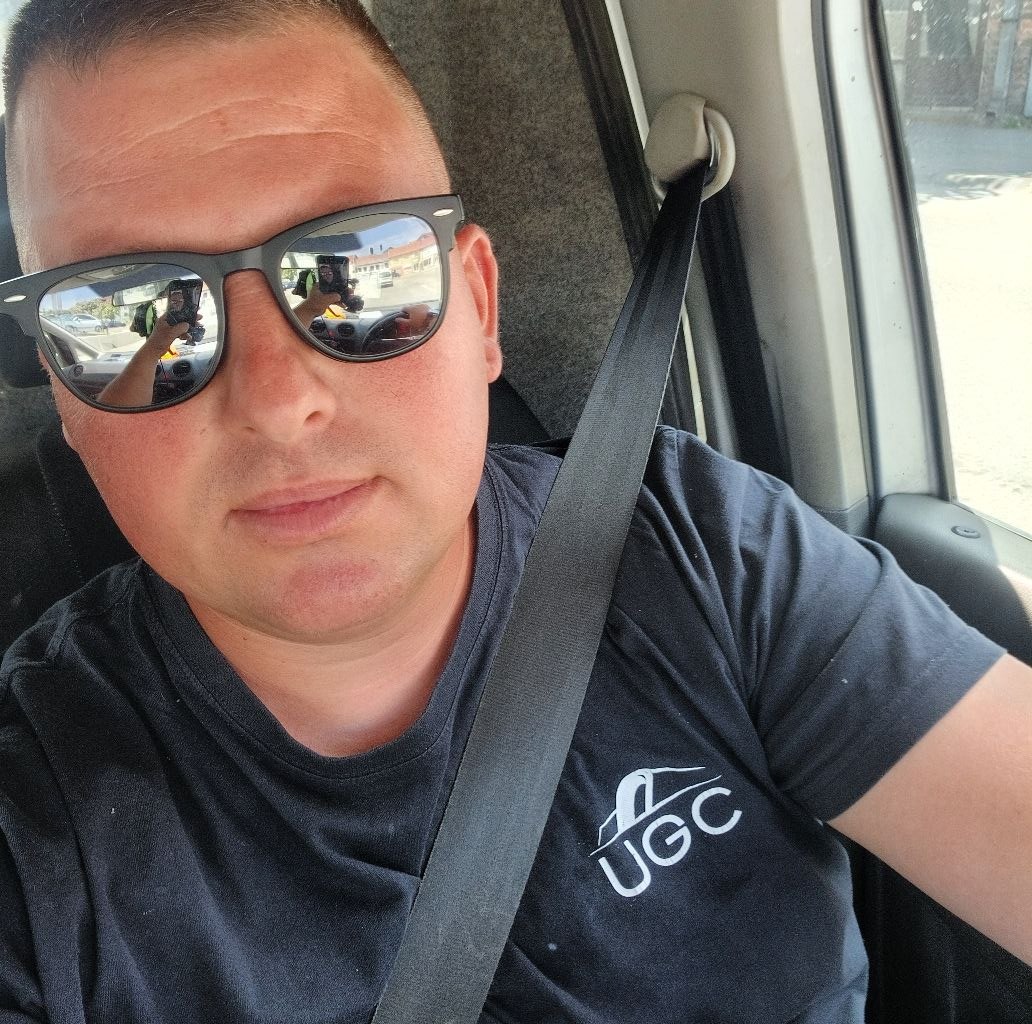 Imam najboljeg direktora! Kad vidi da mi ne ide od ruke,dodje on da ...