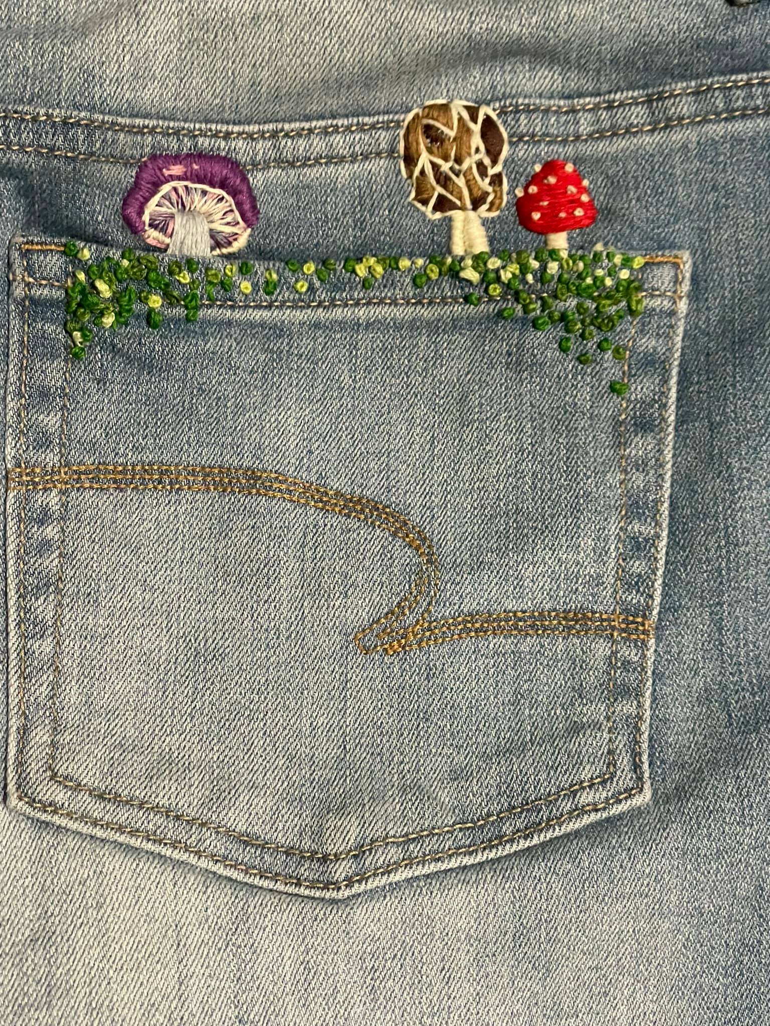 Mushroom embroidery by me on an old pair of jeans ?