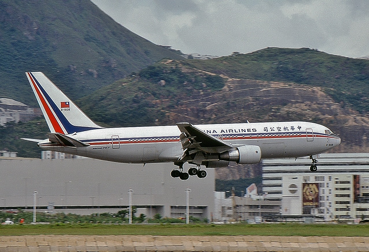 China Airlines B-1838 B767-209 cn 22682/60 Hong Kong(HKG) 23.Sep.1989