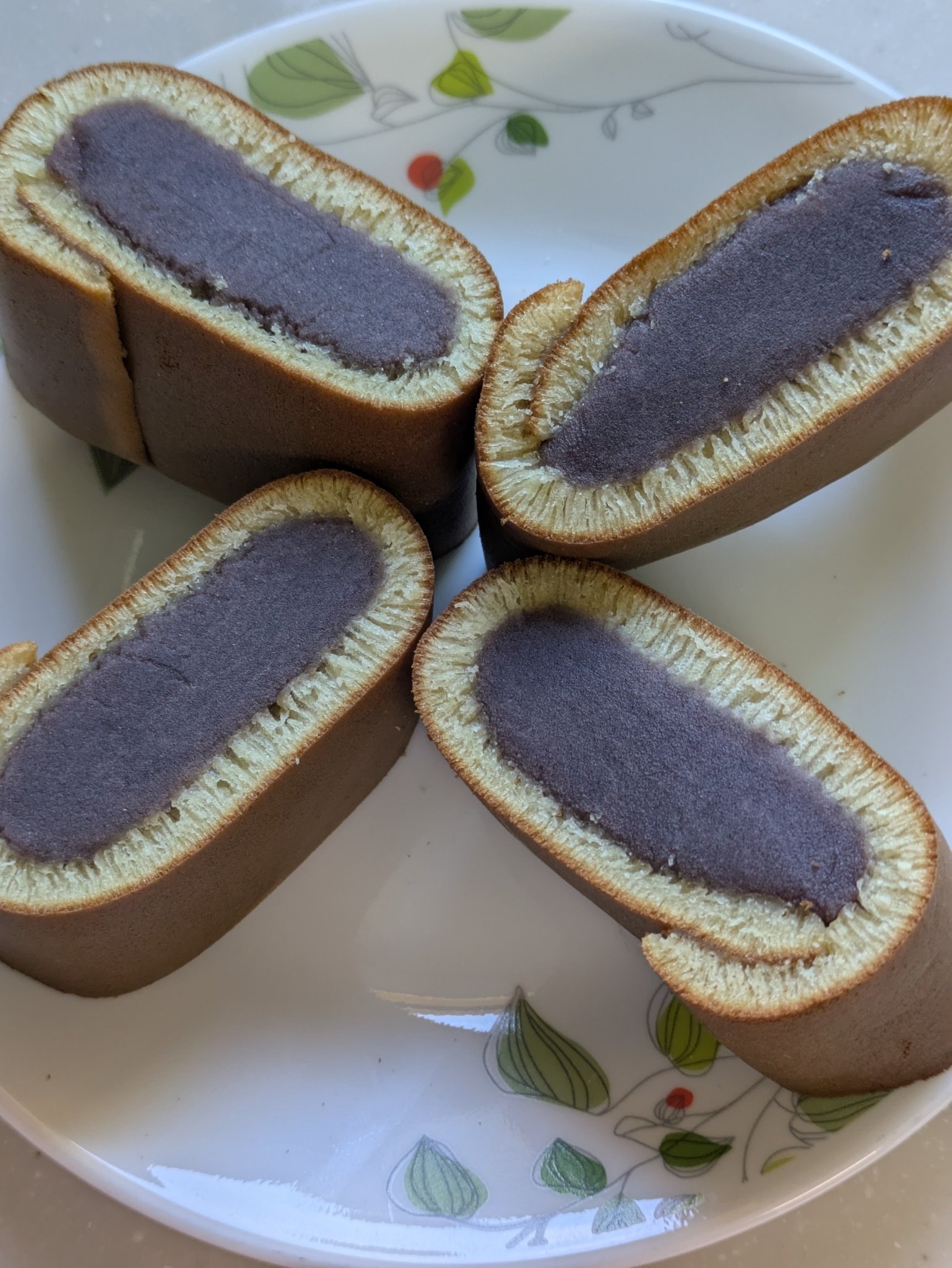 あんこ部 | 鳴門にある人気店ことらや名物「あん巻」です | Facebook