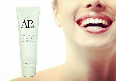 AP 24® Whitening Fluoride Toothpaste... - Viste con estilo