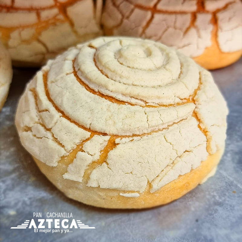 El aroma del pan recién hecho 😋 no... - Pan Cachanilla Azteca | Facebook