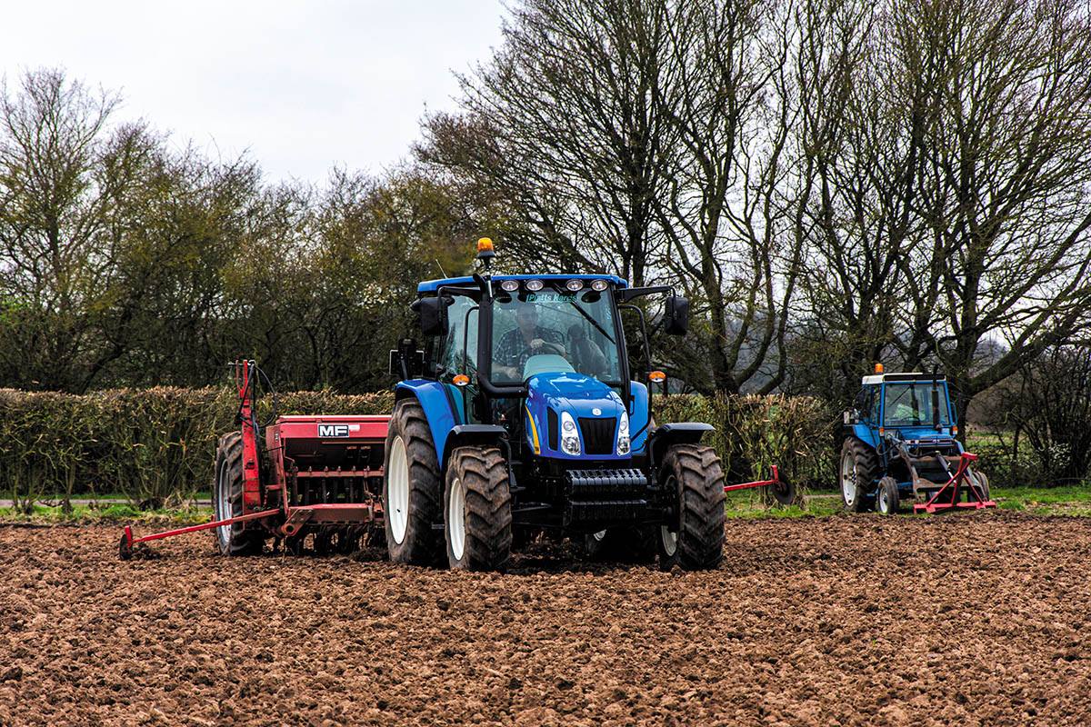 New Holland T5060 Deluxe I... - The Tractor Twitcher