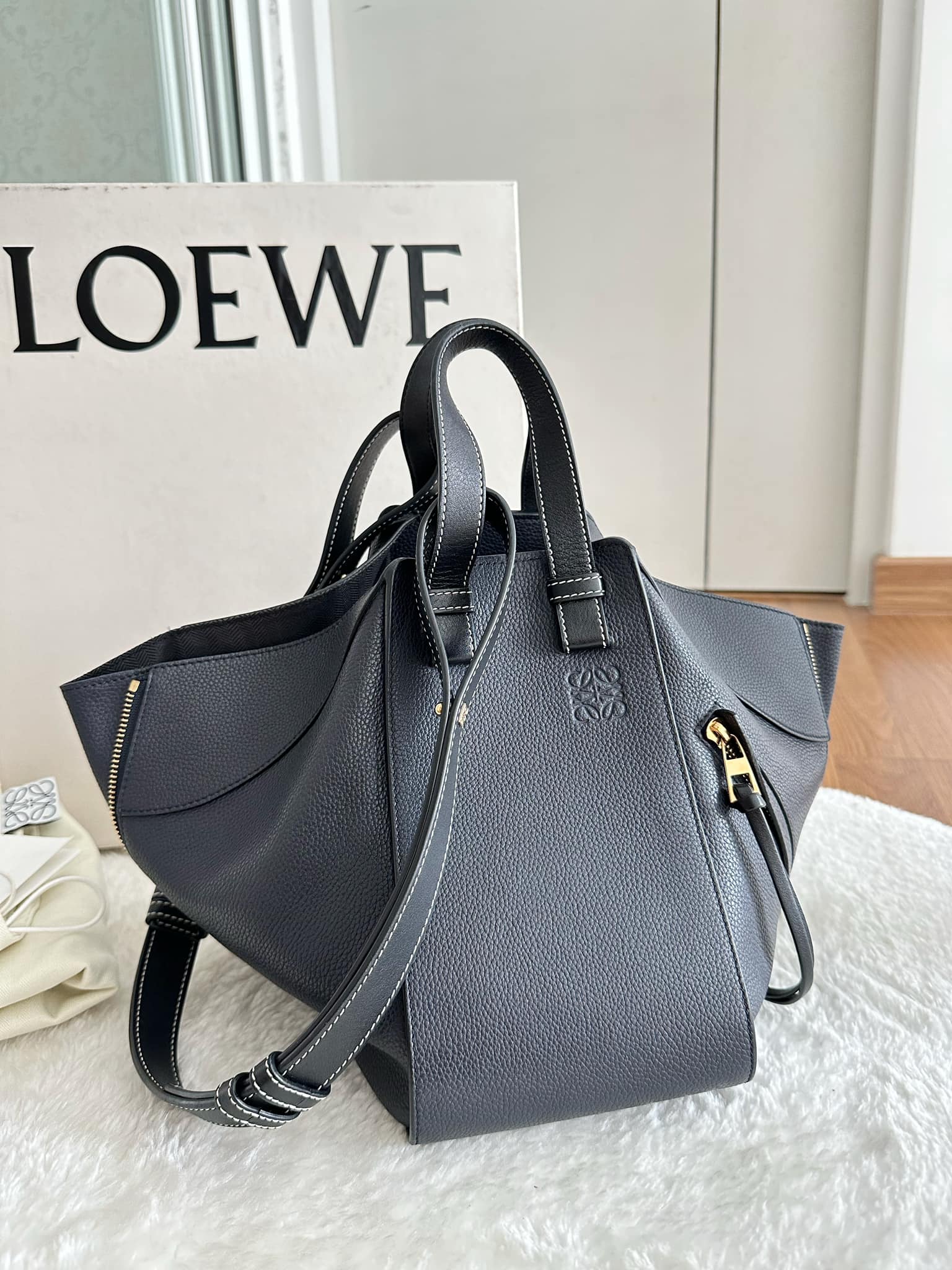 Alway_brand - Loewe hammock small y.19 สภาพสวย... | Facebook