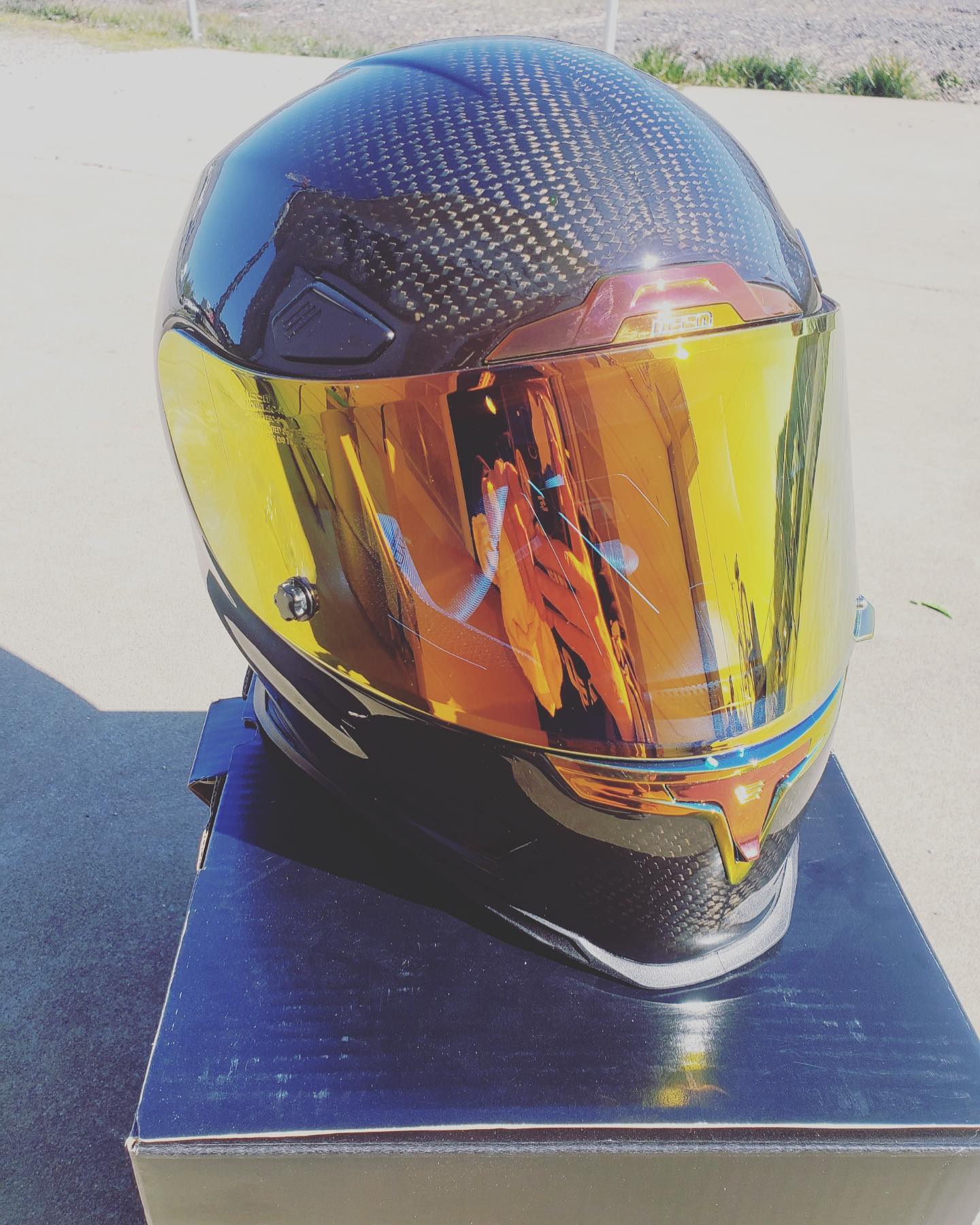 2009 icon speedfreak helmet lens Airframe Pro Aztec Nine Full Face Motorcycle free UltrafliteShield Includes clear Pinlock prepared shield for added clarity in extreme conditions (Pinlock insert lens sold separately) Upgradeable to HelmLink Bluetooth communication system (sold separately) The Dropshield Ultra visor must only be used while the main face shield is in the fully closed position. Icon Speedfreak black helmet with
