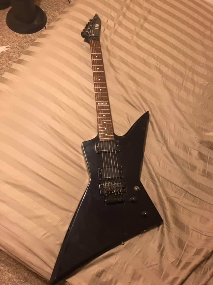 Does anyone else have an ax-350 guitar?