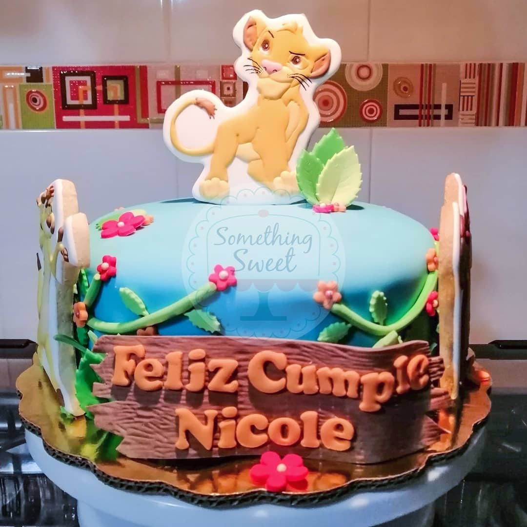 Something Sweet - 🦁 Pastel del Rey León decorado con...